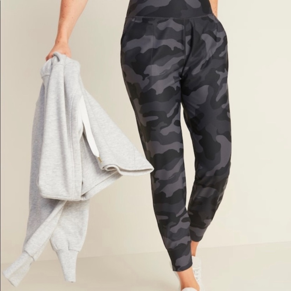 Old Navy Camo Print Jogger